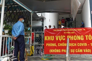 Block E chung cư Phú Hoàng Anh (Nhà Bè) bị phong tỏa