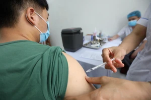  Tiêm thử nghiệm lâm sàng giai đoạn 3 vaccine Covid-19 Nano Covax cho người tình nguyện