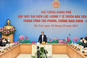 Thủ tướng Chính phủ gặp mặt, biểu dương đại diện lực lượng y tế tuyến đầu chống dịch