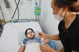 Bệnh nhi điều trị SXH tại Bệnh viện Nhi đồng 2. Ảnh: THÀNH SƠN