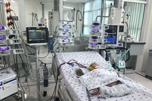 Bệnh nhi hồi phục sau can thiệp ECMO