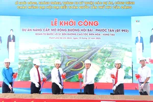 Thực hiện nghi thức khởi công dự án nâng cấp, mở rộng đường Hội Bài - Phước Tân