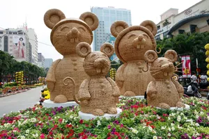 Phân luồng giao thông để thi công đường hoa Nguyễn Huệ 2020