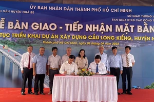 Tiếp nhận mặt bằng, tiếp tục xây dựng cầu Long Kiểng