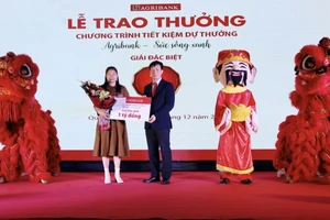 Agribank trao thưởng giải đặc biệt 1 tỷ đồng chương trình Tiết kiệm dự thưởng “Agribank - Sức sống xanh” tại Quảng Bình