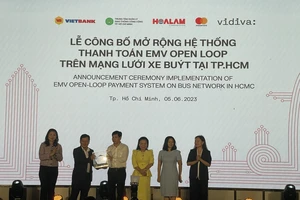 Thanh toán xe buýt bằng thẻ ngân hàng, ví điện tử