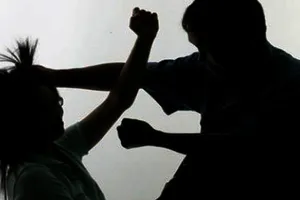 Bạo lực gia đình: Vì là người thân nên không tố cáo, khởi tố thì xin bãi nại!