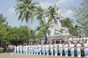 Tượng đài khu chứng tích Sơn Mỹ