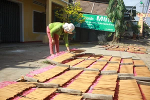 Nghề làm nhang ở phố xưa Thu Xà