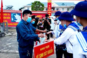 Hơn 2.600 thanh niên Quảng Ngãi lên đường nhập ngũ