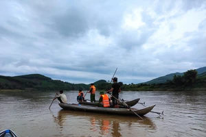 Quảng Ngãi: Bé trai 12 tuổi đi chăn trâu bị lũ cuốn mất tích