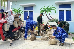 Chùm ảnh đảo Lý Sơn chủ động ứng phó bão Noru