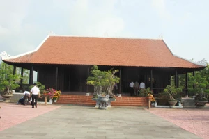 Nhà tưởng niệm, nơi thắp hương tưởng nhớ những 504 người dân trong vụ thảm sát Sơn Mỹ. Ảnh: NGUYỄN TRANG