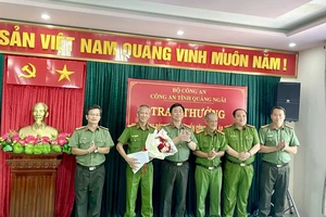 Thưởng nóng cho Công an TP Quảng Ngãi trong vụ bắt giữ đối tượng gây án