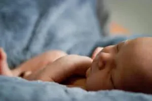 Quảng Ngãi: Một trẻ sơ sinh bị bỏ rơi ở khu vực đồng ruộng