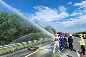 Thực tập phương án chữa cháy, cứu nạn cứu hộ trên đường cao tốc Đà Nẵng-Quảng Ngãi