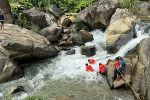 Quảng Ngãi: Lực lượng cứu nạn cứu hộ tìm thấy thi thể người đàn ông mất tích khi đang câu cá