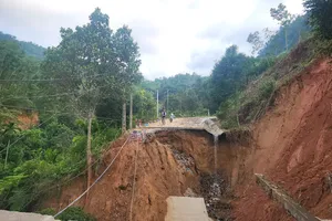 Quảng Ngãi công bố tình huống khẩn cấp thiên tai do mưa, lũ gây ra trên các tuyến đường bộ
