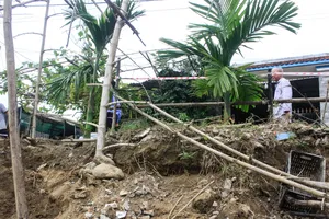 Sạt lở áp sát nhà dân bên sông Phước Giang, Quảng Ngãi