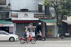 Tạm ngưng chuỗi cơ sở bánh mì nghi gây ngộ độc thực phẩm ở Quảng Ngãi