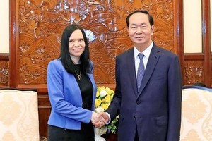 President Tran Dai Quang (R) receives the Ambassador of Poland Barbara Szymanowska on June 21st.( Photo: VNA )