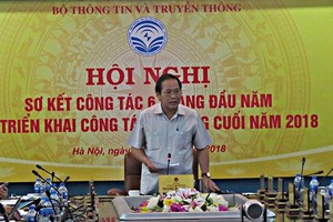Minister Truong Minh Tuan addresses the meeting. (MIC photo)