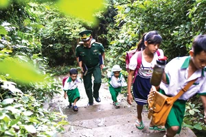 Tôn vinh các chiến sĩ bộ đội biên phòng đang làm công tác “gieo chữ”