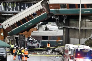 Tàu lửa cao tốc Amtrak mới khai trương đã trật bánh ở Mỹ