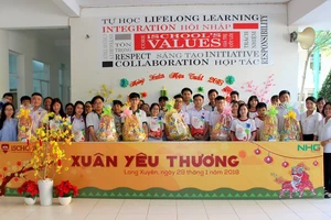 Thầy trò iSchool đong đầy hơi ấm tình người với Xuân yêu thương 2018