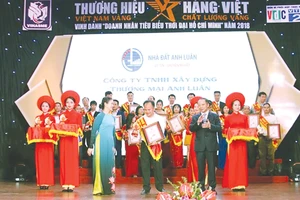 Doanh nhân thành đạt đi lên từ hai bàn tay trắng