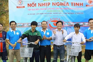 Đá bóng kết nối yêu thương