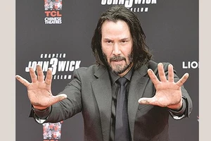 Keanu Reeves in dấu tay, chân tại Hollywood