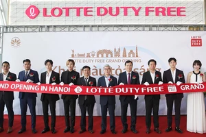  Lễ khai trương cửa hàng Lotte Duty Free tại Sân bay Quốc tế Nội Bài, Hà Nội. Ảnh: Lotte