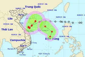 Cùng lúc xuất hiện 2 áp thấp nhiệt đới ở biển Đông, có thể mạnh lên thành bão