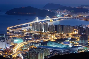 Cầu Gwangan, ở TP Busan. Ảnh: KTO