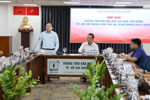 Tiểu ban Tuyên truyền phục vụ Đại hội Thi đua yêu nước TPHCM lần thứ VII (giai đoạn 2015-2020) tổ chức họp báo. Ảnh: HMC