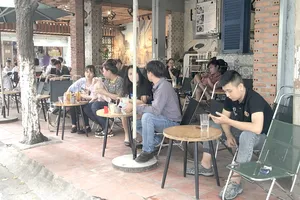 Đeo khẩu trang phòng dịch nơi công cộng: Vẫn còn chủ quan, lơ là