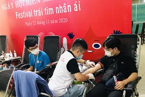 “Festival Trái tim nhân ái” thu hút nhiều người hiến máu