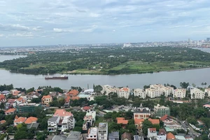 Một góc đô thị quận 2, TPHCM, bên sông Sài Gòn. Ảnh: HUY PHAN
