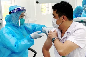 Hoàn thành tiêm mũi 2 giai đoạn 2 vaccine Nano Covax 