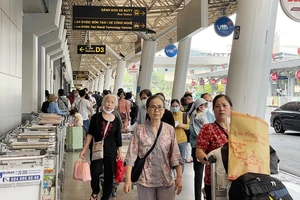 Tìm thông tin chuyến bay tại Tân Sơn Nhất bằng mã QR