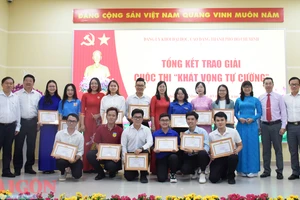 Trao giải cuộc thi “Khát vọng tự cường”