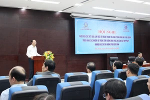 Ông Phùng Đức Tiến, Thứ trưởng Bộ NN-PTNT, Phó Trưởng Ban Chỉ đạo quốc gia về chống khai thác IUU phát biểu tại hội nghị