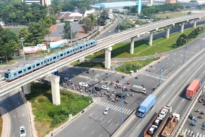 Tàu chạy thử nghiệm trên tuyến metro số 1 Bến Thành - Suối Tiên . Ảnh: HOÀNG HÙNG