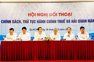 Đối thoại về thuế, hải quan, doanh nghiệp tới chật kín hội trường