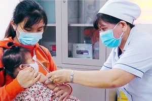 Vì sao thiếu vaccine trên toàn quốc?