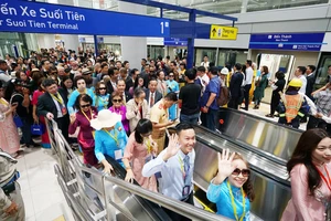 Hơn 100 kiều bào tham quan, trải nghiệm tuyến Metro số 1 Bến Thành - Suối Tiên