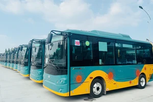 150 xe buýt điện kết nối metro sản xuất ở đâu?