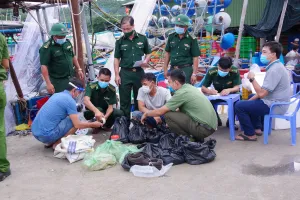 Bắt tàu chở 45kg thuốc nổ nghi TNT