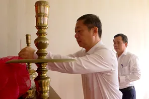 Phó Trưởng Ban Thường trực Ban Tuyên giáo và Dân vận Thành ủy TPHCM đến thắp hương và thăm gia đình Võ Ngọc Minh, nguyên Trưởng Ban Tuyên giáo Tỉnh ủy Bà Rịa – Vũng Tàu trước đây